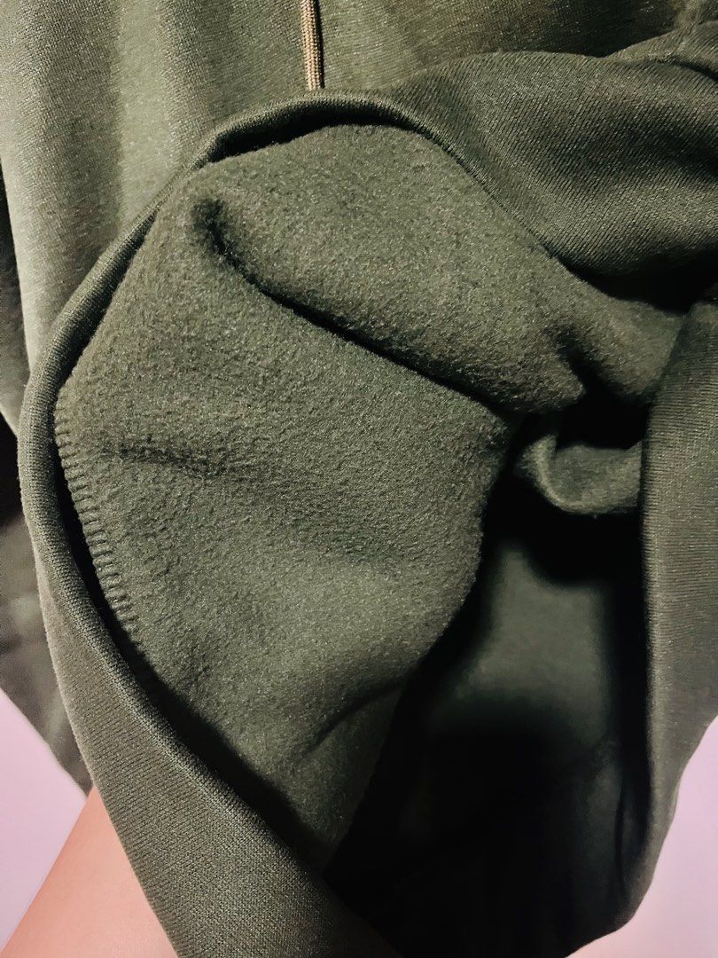 Dark Green Hoodie Pullover with Pocket and Drawstrings (Category: Coats, Jackets and Outerwear) located in Paranaque City. Submitted by swiftdragon_cf5b78 (Listing ID 1469335328, Image 2). Description: - Color: Dark green - Fit: Oversized and comfortable - Lining: Soft fleece-lined inside for extra warmth - Features: Big front pocket and long drawstrings - Details: Ribbed cuffs and hem to trap heat - Best for: Cooler weather and casual days.