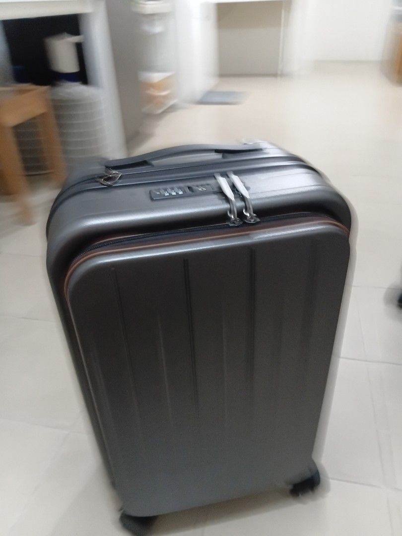 Dark Grey Hard Case Luggage with Built-In Cup Holder (Category: Luggage) located in Makati City. Submitted by mkdmaniego (Listing ID 1469241306, Image 1). Description: - Color: Dark Grey - Material: Durable hard-shell - Convenience: Built-in retractable cup holder on top - Mobility: Smooth-rolling dual spinner wheels in all directions - Security: Built-in side combination lock - Handle: Multi-stage locking telescopic handle plus top and side grab