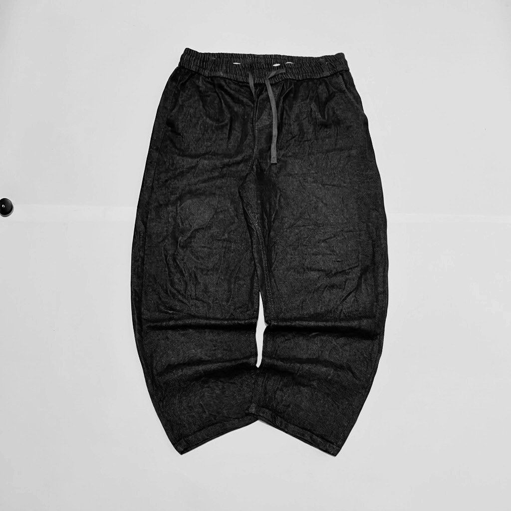 Dark Grey Wide Leg Balloon Pants Drawstring (Category: Trousers) located in Bulacan. Submitted by cris_thrifty (Listing ID 1469230129, Image 1). Description: ₱350 + shipping fee SHINY RAW BALLON DENIM PANTS✨ Size 33-42 (freesize w lace) Length 41 Leg hole 8.5 Thigh 15.5 • need wash • good fittings • Heavy • semi thick • semi hard • must buy it.