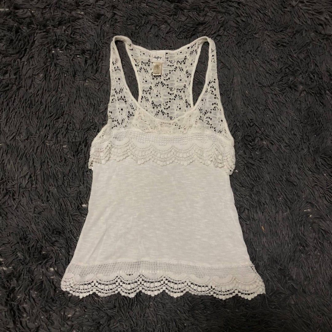 DayTrip Sleeveless Shirt (Category: Activewear) located in Camiling. Submitted by thriftscape2024 (Listing ID 1469332784, Image 1). Description: Excellent Condition Color rate: 9/10 Issue: ❌❌❌ Dimes: W14xL22.