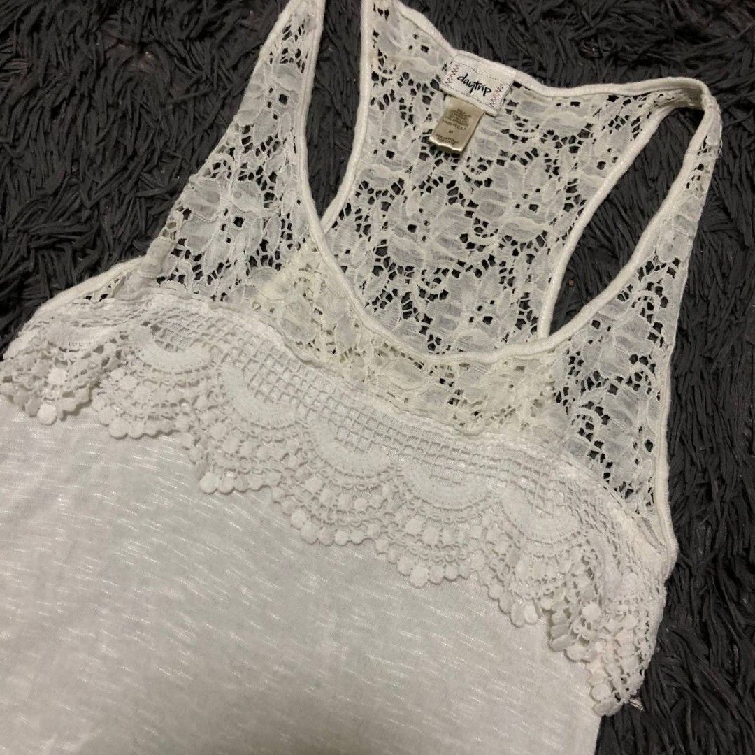 DayTrip Sleeveless Shirt (Category: Activewear) located in Camiling. Submitted by thriftscape2024 (Listing ID 1469332784, Image 2). Description: Excellent Condition Color rate: 9/10 Issue: ❌❌❌ Dimes: W14xL22.