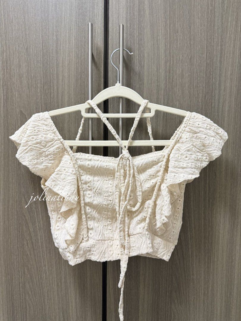 DAZY Cream Summer Ruffle Crop Tee (Category: Others Tops) located in Cavite. Submitted by jlthrifts_ (Listing ID 1469202155, Image 3). Description: Bought at SHEIN but haven’t used it RFS: need na magbawas ng mga damit na di nagagamit so I can make space for my new once 😂 Still nego 🙂.