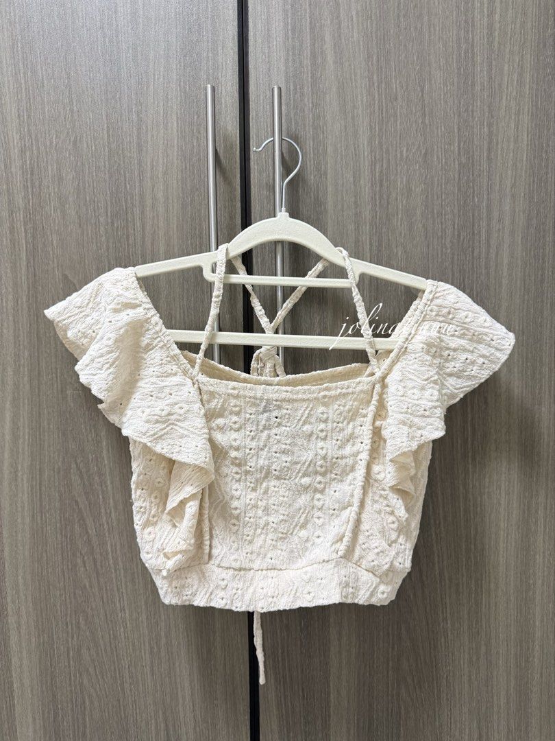 DAZY Cream Summer Ruffle Crop Tee (Category: Others Tops) located in Cavite. Submitted by jlthrifts_ (Listing ID 1469202155, Image 1). Description: Bought at SHEIN but haven’t used it RFS: need na magbawas ng mga damit na di nagagamit so I can make space for my new once 😂 Still nego 🙂.