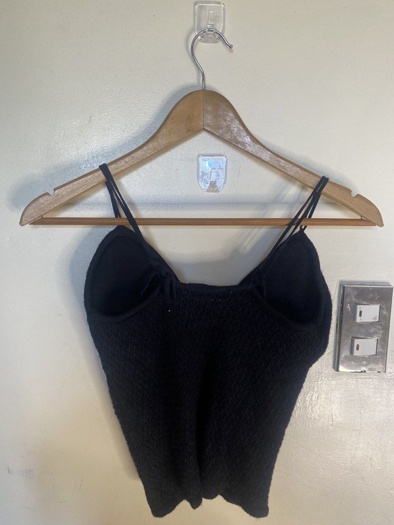 Deep v padded top salef9 (Category: Sleeveless) located in Baguio. Submitted by buyforless_2600 (Listing ID 1469182254, Image 3). Description: .