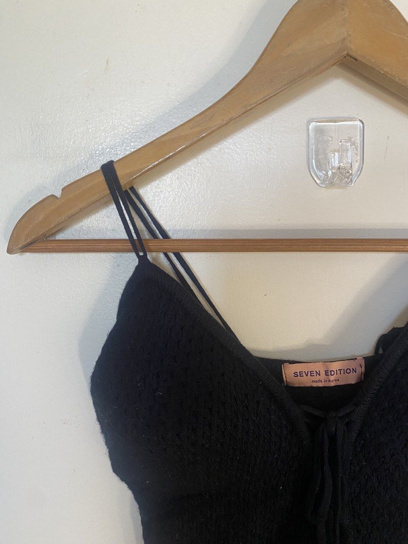 Deep v padded top salef9 (Category: Sleeveless) located in Baguio. Submitted by buyforless_2600 (Listing ID 1469182254, Image 2). Description: .