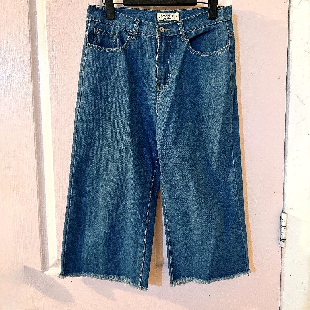 Denim Culottes (Category: Jeans) located in Manila. Submitted by withlovesam (Listing ID 1469283751, Image 1). Description: waist 29-31.