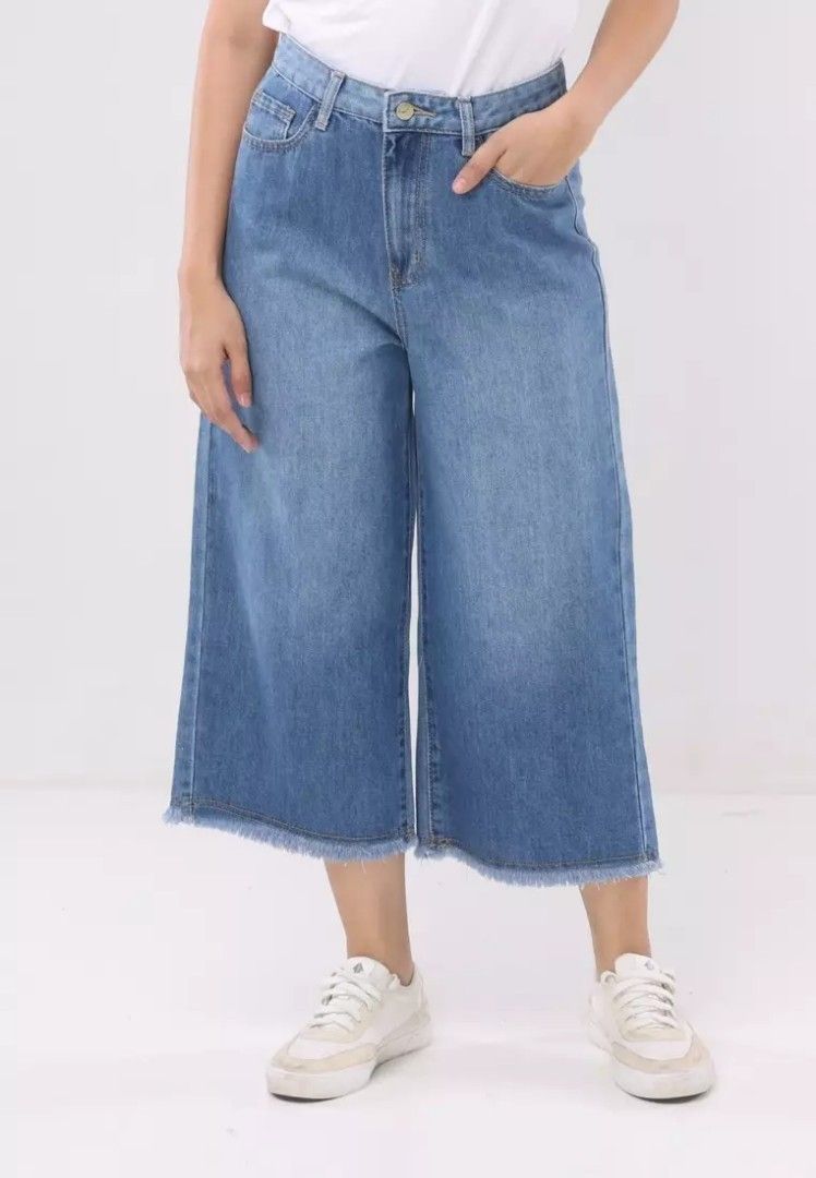 Denim Culottes (Category: Jeans) located in Manila. Submitted by withlovesam (Listing ID 1469283751, Image 3). Description: waist 29-31.