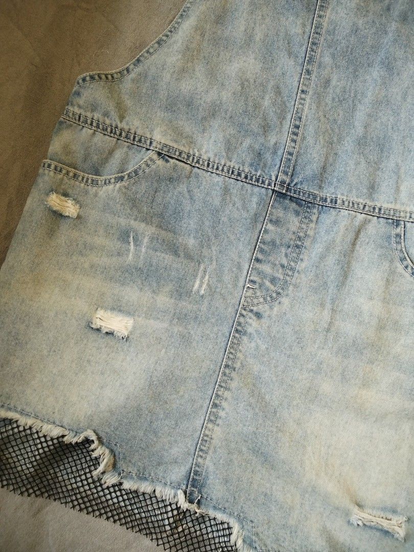 Denim jumpskirt (Category: Jumpsuits) located in Baras. Submitted by lalahdresan (Listing ID 1469164572, Image 2). Description: Selection Vgc No issue Style niya ung my pa lace Buy as is Limit expectations No return no exchange Mod Jnt SF starts at 54 Thanks for visiting 😊.
