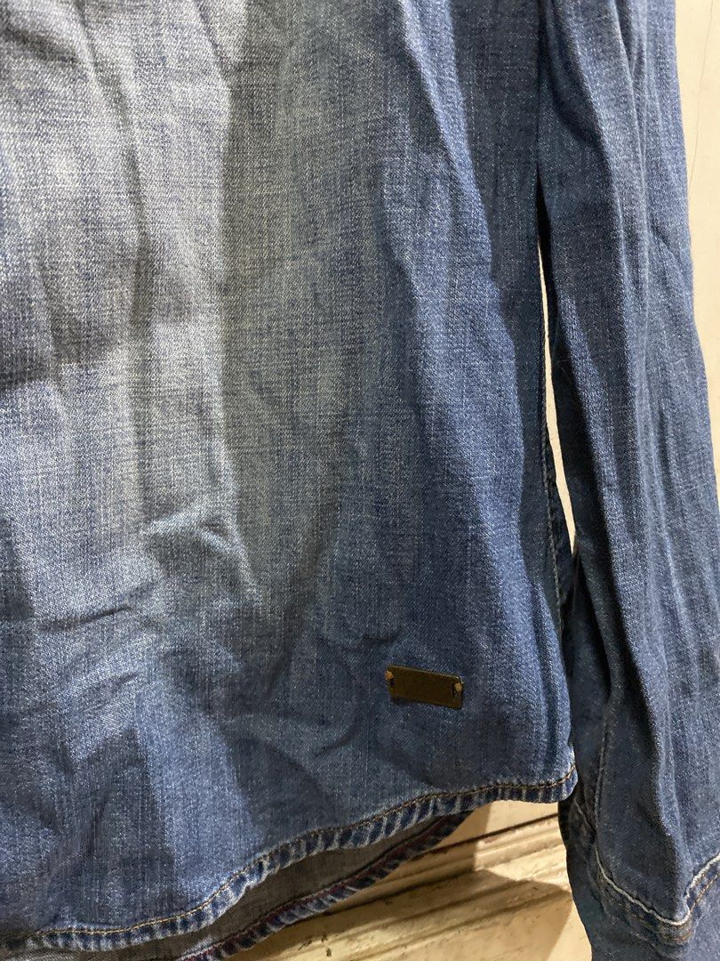 Denim LongSleeves Shirt Top Jacket Medium (Category: Longsleeves) located in Cainta. Submitted by narraveranda (Listing ID 1469307903, Image 3). Description: .