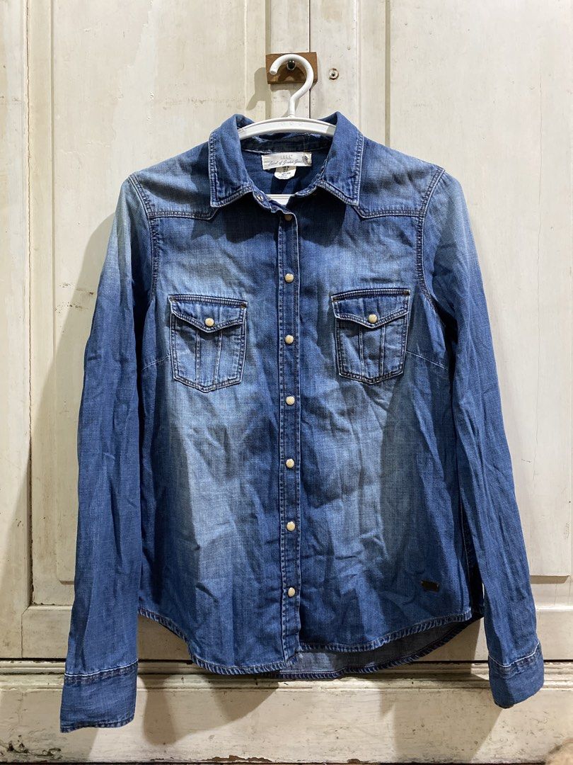 Denim LongSleeves Shirt Top Jacket Medium (Category: Longsleeves) located in Cainta. Submitted by narraveranda (Listing ID 1469307903, Image 1). Description: .