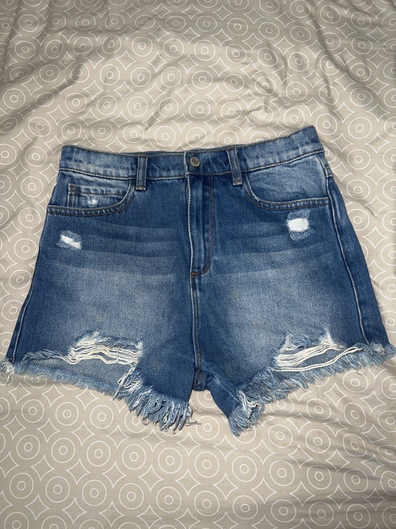 Denim Shorts (Category: Shorts) located in Marikina City. Submitted by ash_2 (Listing ID 1469253332, Image 2). Description: 29-49 each.