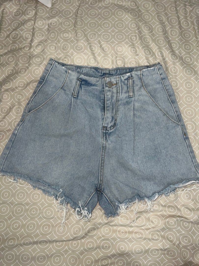Denim Shorts (Category: Shorts) located in Marikina City. Submitted by ash_2 (Listing ID 1469253332, Image 3). Description: 29-49 each.