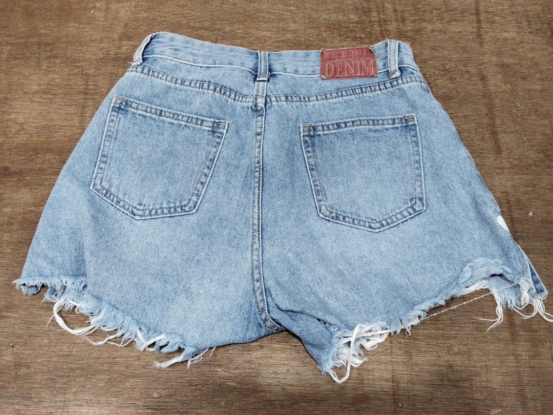 Denim Shorts Size 26 Distressed Hem with Heart Patch (Category: Shorts) located in San Juan City. Submitted by rhennx (Listing ID 1469309061, Image 2). Description: ✨ HIGH WAIST SHORTS 📌 MEDIDA SIZE!! (ADD SIZE IF MABALAKANG) Pick-up or deliver via lalamove or J&T (SF shoulder by the buyer) 📍San Juan City 📌 Cash/Gcash/Bank Transfer 📌 PLEASE NOTE THAT THE ACTUAL COLOR MAY SLIGHTLY VARY DUE TO LIGHTING AND SCREEN SETTINGS..