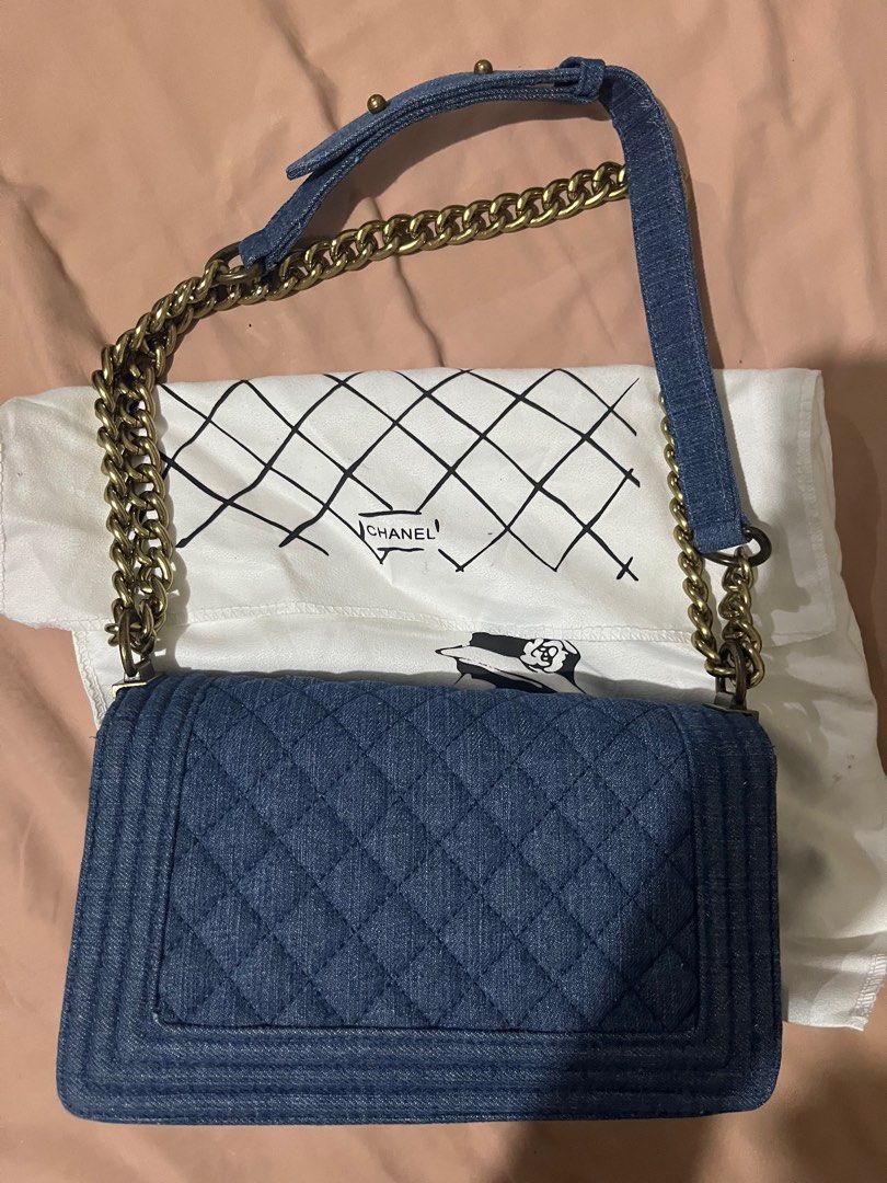 Denim shoulder bag (Category: Shoulder Bags) located in Mandaue City. Submitted by zinniaxclaire (Listing ID 1469270519, Image 2). Description: Like new Stored in the cabinet only No issues Dust bag only.
