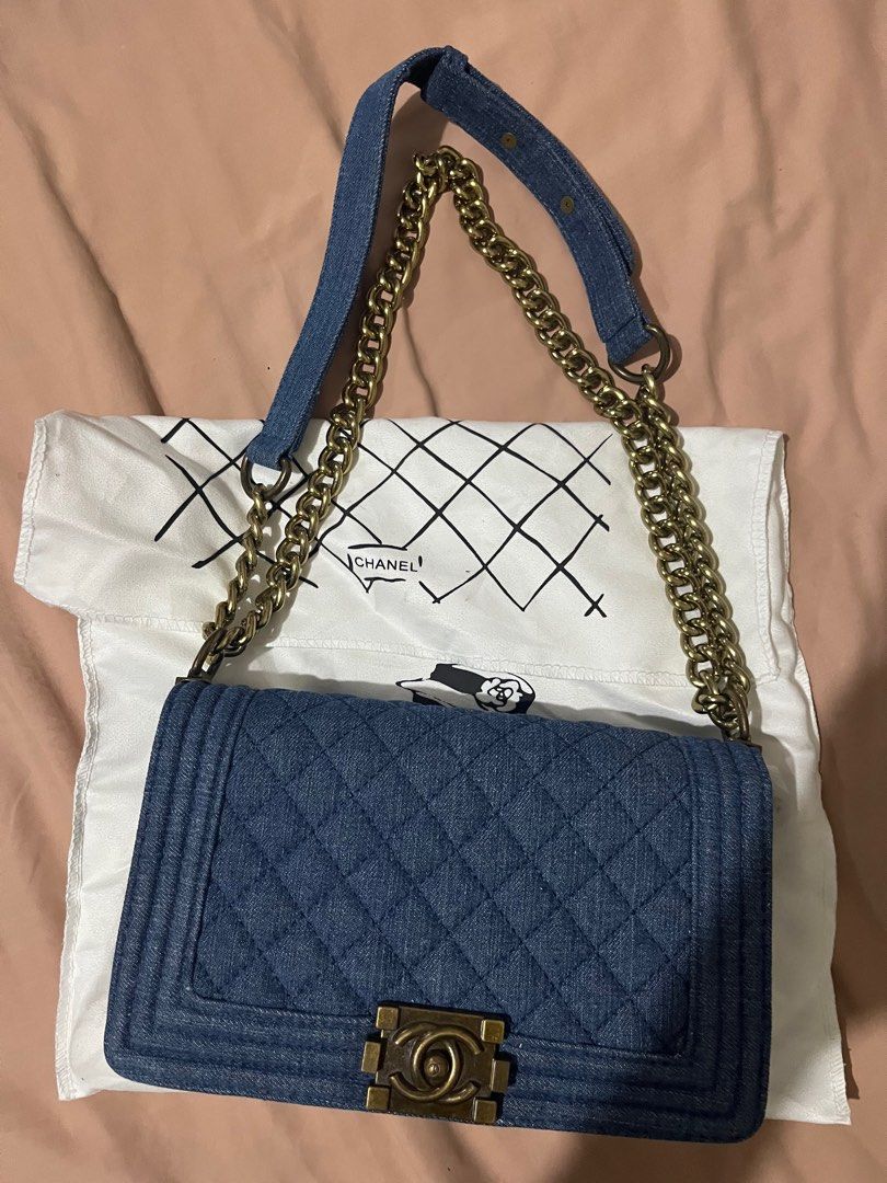Denim shoulder bag (Category: Shoulder Bags) located in Mandaue City. Submitted by zinniaxclaire (Listing ID 1469270519, Image 1). Description: Like new Stored in the cabinet only No issues Dust bag only.