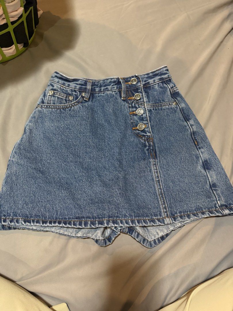 Denim Skort (Category: Skirts) located in Sorsogon. Submitted by jaasss_ (Listing ID 1469311794, Image 1). Description: - Brand: MINISTUDIO - Color: Medium wash blue - Size: XS- Small - hard denim super nice!! .