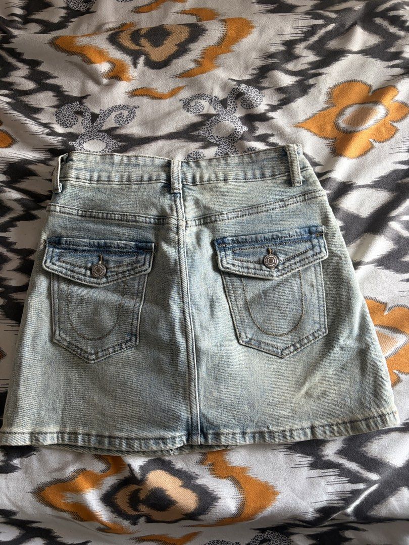 Denim Vintage Style Mini Skirt (Category: Skirts) located in Manila. Submitted by closet.coll (Listing ID 1469186068, Image 2). Description: .
