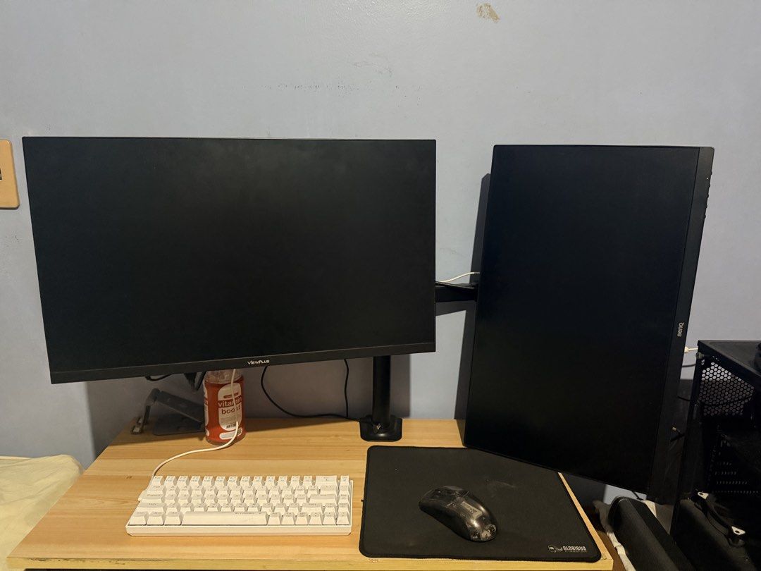 Desktop Computer (Category: Desktops) located in Manila. Submitted by jaburgos (Listing ID 1469306716, Image 2). Description: For Sale Desktop Computer with 1 monitor included! Price: 20,000 (Negotiable, basta sure buyer) ✅ Online Class ✅ WFH set up ✅ Gaming ✅ Stream games on Specs: CPU: Intel i5 7400 3.0ghz MOBO: Gigabyte GA-B250m-DS3H (rev 1.0) RAM: Hyper x fury (2x8) 16gb ddr4 2400mhz SSD: 120gb (GALAX TA1D0120A) HDD: Seagate 1TB GPU: Nvidia G