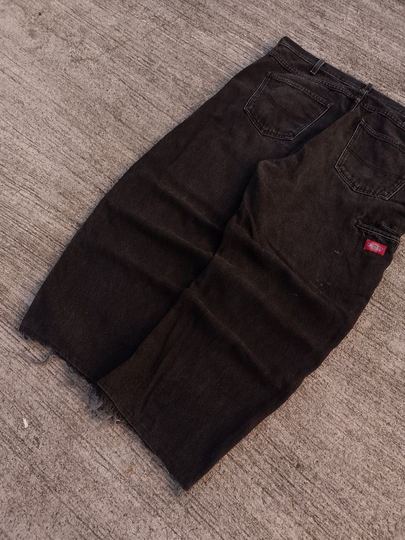 📌Dickies double knee pants (Category: Jeans) located in Camaligan. Submitted by central_closet (Listing ID 1469285970, Image 3). Description: ‎‎📌 Dickies double knee pants ‎Size:35 inch measurement ‎•Dimensions: ‎Waist: 35 ‎Length: 37 ‎Thigh: 13.5 ‎Leghole: 9.5 ‎ ‎- In as New Condition ‎- MUST HAVE IN YOUR COLLECTION ‎- Heavyweight pants ‎- Hard Denim ‎ISSUE: Altered, scratches, tattered ‎ ‎Price:700🏷️ ‎ ‎•✅PLUS SHIPPING FEE (+95) ‎•🔵MOP: G C