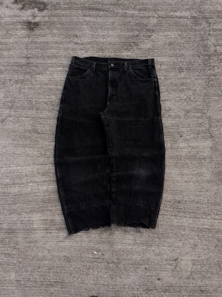 📌Dickies double knee pants (Category: Jeans) located in Camaligan. Submitted by central_closet (Listing ID 1469285970, Image 1). Description: ‎‎📌 Dickies double knee pants ‎Size:35 inch measurement ‎•Dimensions: ‎Waist: 35 ‎Length: 37 ‎Thigh: 13.5 ‎Leghole: 9.5 ‎ ‎- In as New Condition ‎- MUST HAVE IN YOUR COLLECTION ‎- Heavyweight pants ‎- Hard Denim ‎ISSUE: Altered, scratches, tattered ‎ ‎Price:700🏷️ ‎ ‎•✅PLUS SHIPPING FEE (+95) ‎•🔵MOP: G C