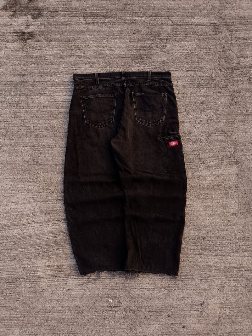 📌Dickies double knee pants (Category: Jeans) located in Camaligan. Submitted by central_closet (Listing ID 1469285970, Image 2). Description: ‎‎📌 Dickies double knee pants ‎Size:35 inch measurement ‎•Dimensions: ‎Waist: 35 ‎Length: 37 ‎Thigh: 13.5 ‎Leghole: 9.5 ‎ ‎- In as New Condition ‎- MUST HAVE IN YOUR COLLECTION ‎- Heavyweight pants ‎- Hard Denim ‎ISSUE: Altered, scratches, tattered ‎ ‎Price:700🏷️ ‎ ‎•✅PLUS SHIPPING FEE (+95) ‎•🔵MOP: G C