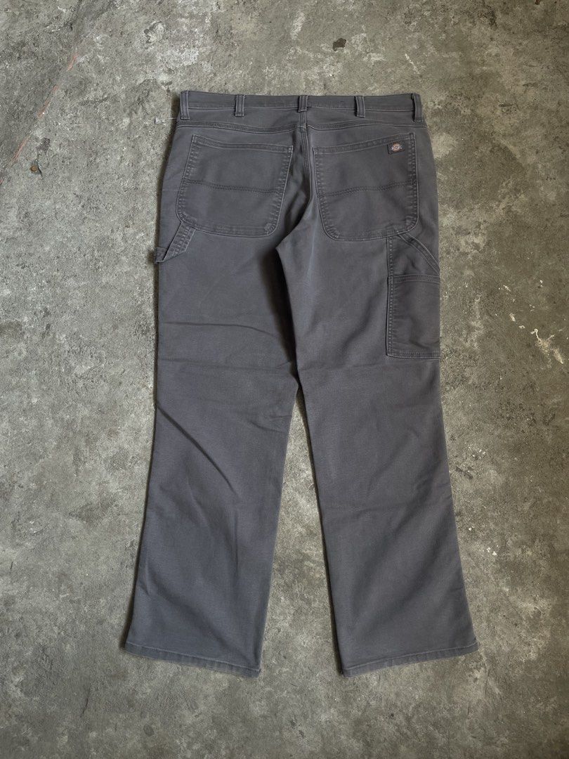 Dickies Flex (Category: Chinos) located in Polomolok. Submitted by michaelorodio9504 (Listing ID 1469179878, Image 2). Description: Width 34-36 Length 40 Need wash Verygood Color grey 9.5/10 Color rate.