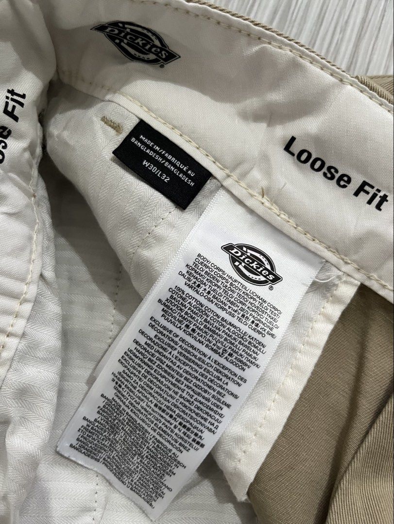 DICKIES LOOSE FIT (Category: Activewear) located in Santa Cruz. Submitted by youngearth.c72f95 (Listing ID 1469230503, Image 3). Description: DICKIES LOOSE FIT Excellent condition No issue- Need wash only Dimes W-30 L-39 Lo-9 Laguna location.