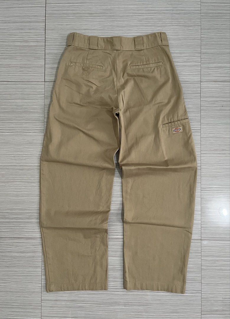 DICKIES LOOSE FIT (Category: Activewear) located in Santa Cruz. Submitted by youngearth.c72f95 (Listing ID 1469230503, Image 1). Description: DICKIES LOOSE FIT Excellent condition No issue- Need wash only Dimes W-30 L-39 Lo-9 Laguna location.