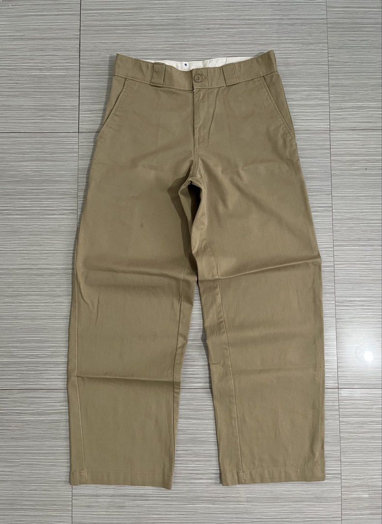 DICKIES LOOSE FIT (Category: Activewear) located in Santa Cruz. Submitted by youngearth.c72f95 (Listing ID 1469230503, Image 2). Description: DICKIES LOOSE FIT Excellent condition No issue- Need wash only Dimes W-30 L-39 Lo-9 Laguna location.