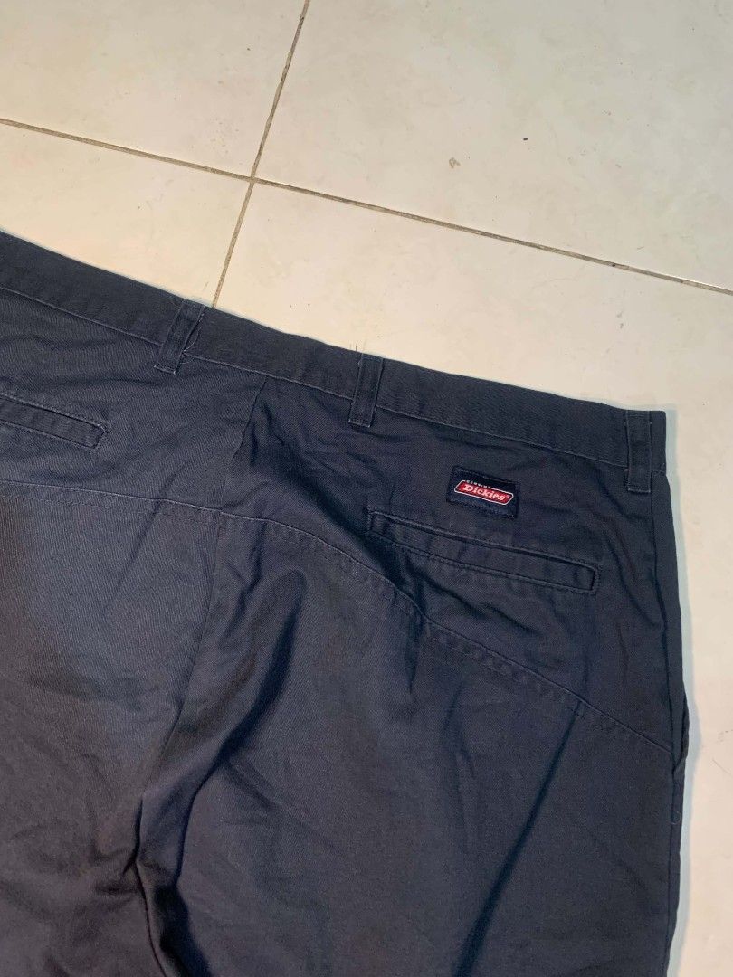 Dickies Short (Category: Shorts) located in Dipolog. Submitted by ethrifttt (Listing ID 1469333482, Image 2). Description: Dickies Short 37 waist x 24 length 16 thigh x 13.5 leghole excellent condition, no issue.