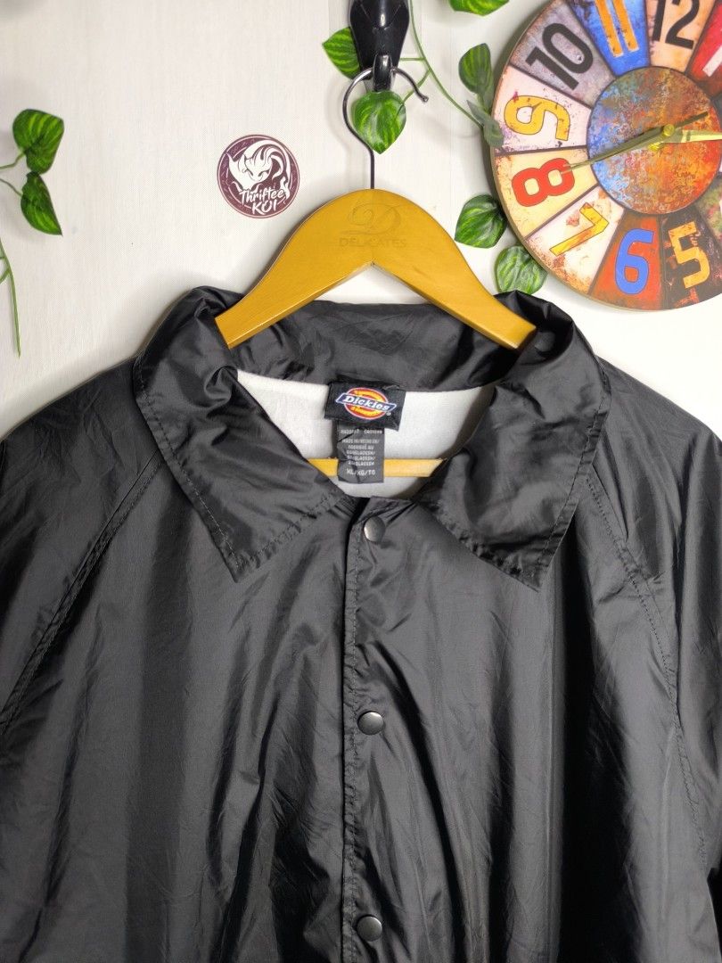 DICKIES WINDBREAKER (Category: Coats, Jackets and Outerwear) located in Puerto Princesa. Submitted by thriftykoi (Listing ID 1469306212, Image 2). Description: Dimensions: 28 x 32 Size: XL - XXL Color Rate: 9/10 Condition: 9/10 Issue: ❌.