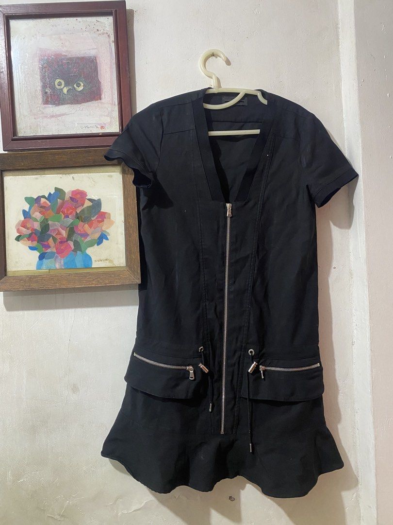 Diesel Black Mini Dress (Category: Dresses) located in Caloocan City. Submitted by bea_d_ (Listing ID 1469168420, Image 1). Description: Black Diesel Gold Mini Dress With side pockets Message me for more details!.