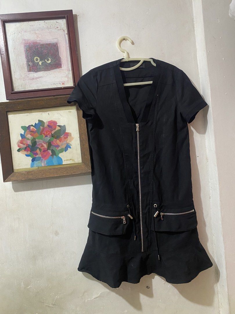 Diesel Black Mini Dress (Category: Dresses) located in Caloocan City. Submitted by bea_d_ (Listing ID 1469168420, Image 2). Description: Black Diesel Gold Mini Dress With side pockets Message me for more details!.