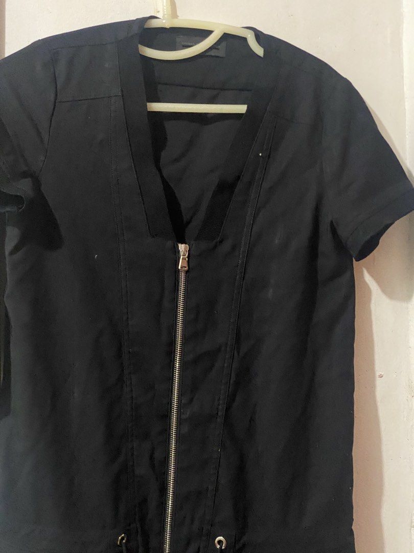 Diesel Black Mini Dress (Category: Dresses) located in Caloocan City. Submitted by bea_d_ (Listing ID 1469168420, Image 3). Description: Black Diesel Gold Mini Dress With side pockets Message me for more details!.