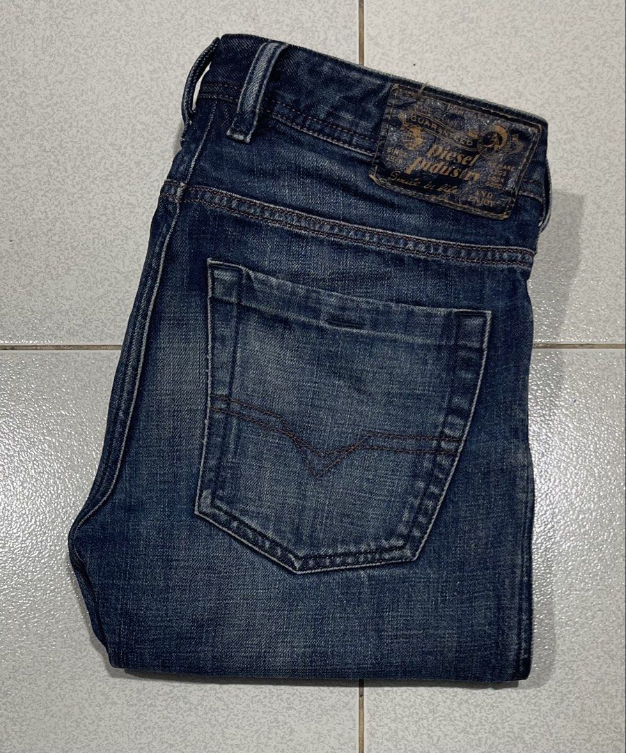Diesel Jeans (Category: Jeans) located in Mandaue City. Submitted by MJ_80 (Listing ID 1469195330, Image 1). Description: Mens Diesel Zathan Buttonfly Jeans Non Stretch Size 28 on tag Altered length See photos for measurements Color rate & Condition : 9.7/10 Price: 1,450 .