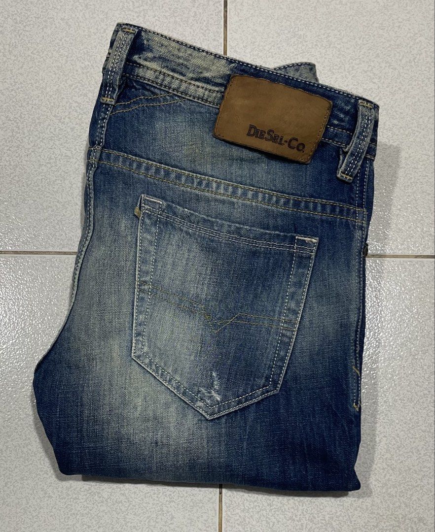 Diesel Jeans (Category: Jeans) located in Mandaue City. Submitted by MJ_80 (Listing ID 1469196977, Image 1). Description: Mens Diesel Thavar Slim Skinny Jeans Non stretch Size 29 on tag Fits 29-30 Waist Altered length See photos for measurements Has some light yellow stain on knee part Color rate & Condition : 9.6/10 Price : 1,400 Location : Casuntingan Mandaue.