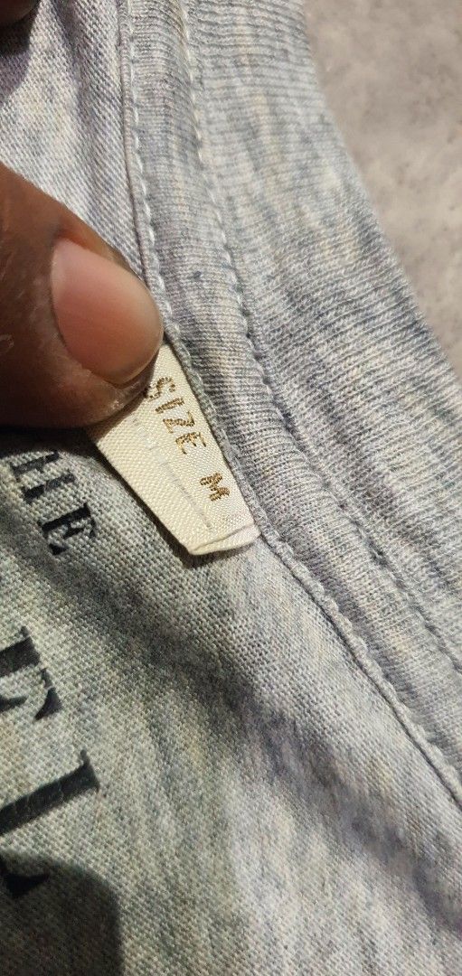 Diesel Successful Losers Graphic Tee Size M (Category: Tshirts & Polo Shirts ) located in Laoag. Submitted by floydg_corpuz22 (Listing ID 1469254623, Image 3). Description: Authentic Diesel grey short sleeve t-shirt in size medium, made from 100% cotton. Features a bold 'Plastic Youth' crowd graphic on the front and cool text print details inside the collar. Diesel Med 21.5x28 Vgood to excellent 280+sf .