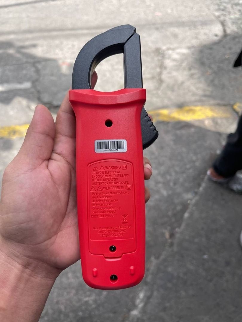 DIGITAL CLAMP METER Model: UT202A (Category: Everything Else Others) located in Manila. Submitted by joeyroque09 (Listing ID 1469230682, Image 3). Description: DIGITAL CLAMP METER Model: UT202A.