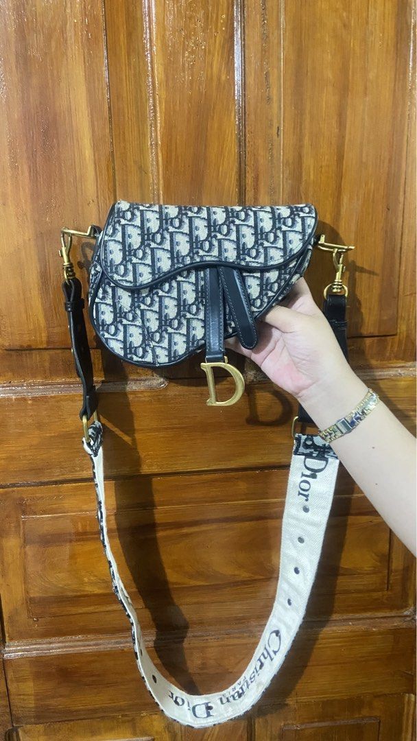 Dior (Category: Luxury Bags & Wallets) located in Valencia. Submitted by srn_stchl (Listing ID 1469175532, Image 1). Description: .