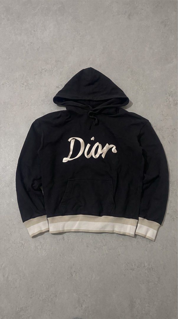 Dior (Category: Hoodies) located in Tagum. Submitted by thrift.tizz (Listing ID 1469195082, Image 1). Description: Dior issue see pics Size M 22x26.