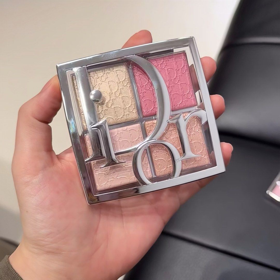 Dior Backstage Glow Face Palette (Category: Makeup) located in Bacacay. Submitted by atonneith_1 (Listing ID 1469196488, Image 2). Description: - 100% Authentic Dior Backstage Glow Face Palette - Includes 4 versatile shimmering shades with the iconic Dior monogram embossed on every pan - Chic silver compact featuring the large interlocking CD logo - Comes complete with the original dark grey box with silver lettering - Perfect for gifting or addi