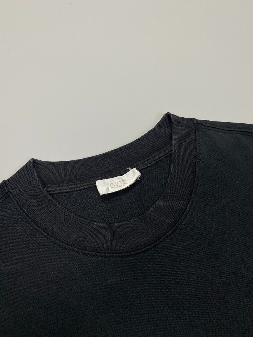 ‘DIOR EMBROIDERED BEE TEE’ (Category: Tshirts & Polo Shirts ) located in San Jose. Submitted by retro.co (Listing ID 1469302799, Image 3). Description: Features: - SIGNATURE BEE DESIGN - EMBROIDERED PRINT •Excellent Condition •Flaws: NO MAJOR FLAWS •Color rate: (9.5/10) •DIMES: (W): 20.5 INCH (L): 26.5 INCH READ BEFORE PURCHASING -WORLDWIDE SHIPPING -NO RETURN -Please check all photos accurately. ❗️Important notes: Size is indicated in the listin