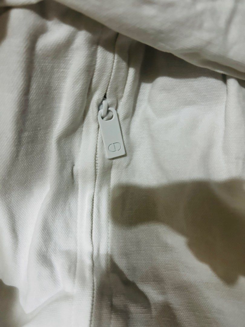 Dior garment bag take. All (Category: Luxury Apparel) located in Davao. Submitted by japanamerican (Listing ID 1469193484, Image 3). Description: Garment bag Japan surplus. With tag.