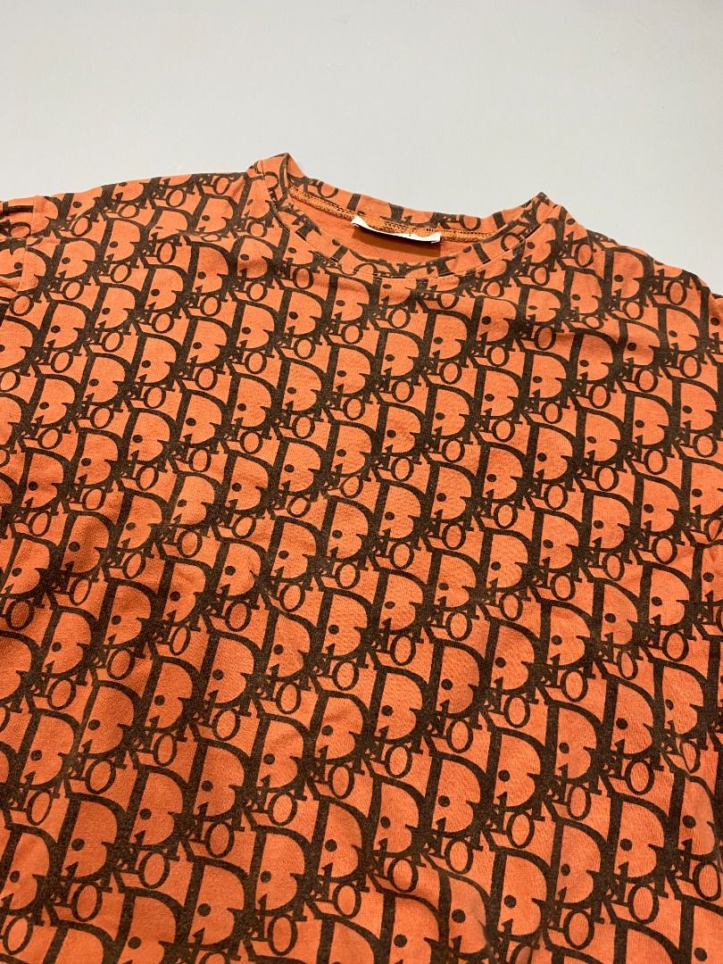 ‘DIOR JACQUARD OBLIQUE TEE’ (Category: Tshirts & Polo Shirts ) located in San Jose. Submitted by retro.co (Listing ID 1469294253, Image 2). Description: Features: - FRONT AND BACK DESIGN(AOP) - SIGNATURE OBLIQUE PATTERN - JACQUARD WOVEN •Excellent Condition •Flaws: NO MAJOR FLAWS •Color rate: (9.5/10) •DIMES: (W): 23 INCH (L): 26 INCH READ BEFORE PURCHASING -WORLDWIDE SHIPPING -NO RETURN -Please check all photos accurately. ❗️Important notes: Siz