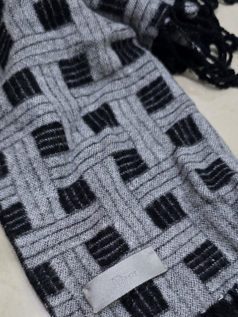 Dior scarf geometric (Category: Scarves) located in Batangas. Submitted by thevanitychamber (Listing ID 1469190927, Image 3). Description: removed care label.