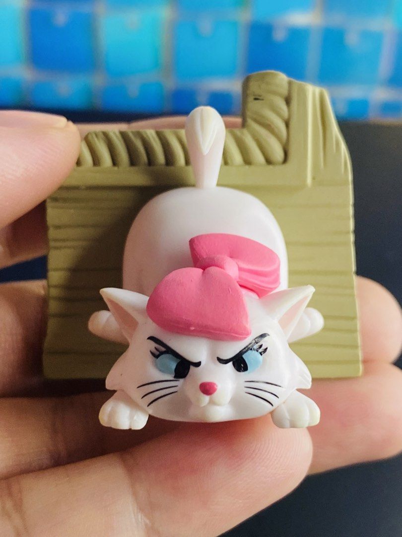 Disney Marie Cat Mini Figure (Category: Character Goods) located in Manila. Submitted by kawaii_omocha_est2020 (Listing ID 1469216875, Image 1). Description: .
