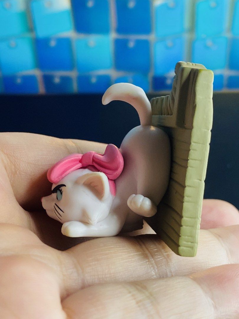 Disney Marie Cat Mini Figure (Category: Character Goods) located in Manila. Submitted by kawaii_omocha_est2020 (Listing ID 1469216875, Image 2). Description: .