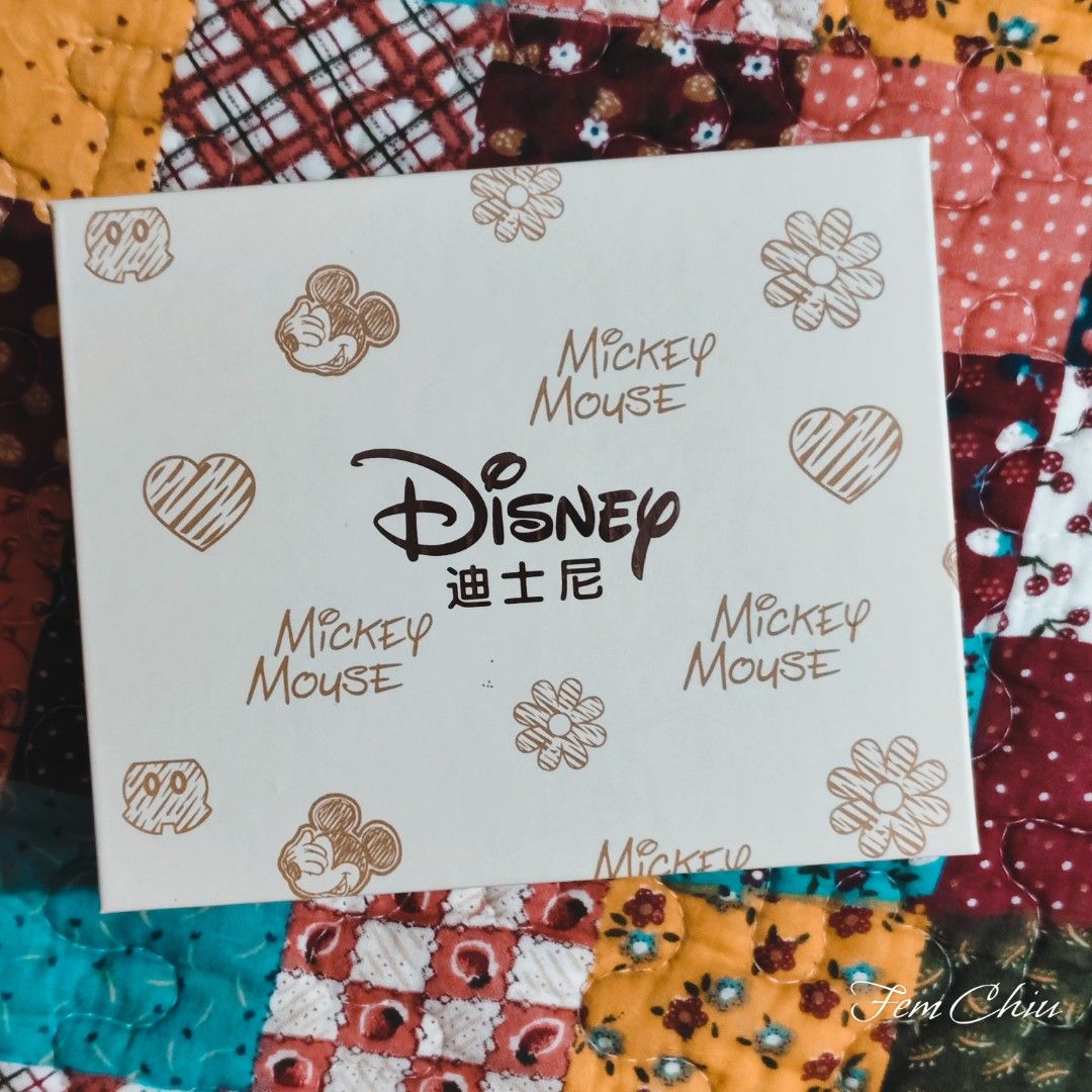 Disney Mickey Mouse wallet cardholder for gift (Category: Wallets & Card holders) located in Pateros City. Submitted by soshifem (Listing ID 1469184555, Image 3). Description: brandnew w/ tags and box.