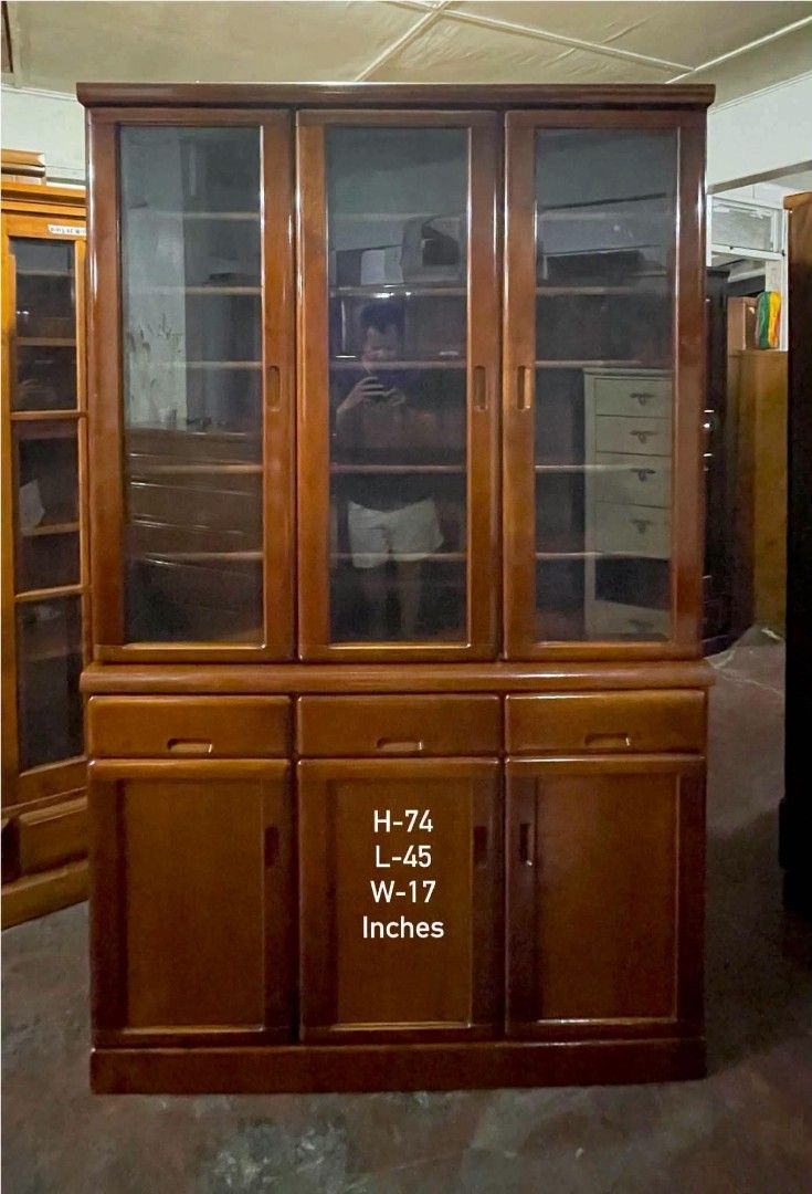 Display Storage Cabinet Platera Bookcase (Category: Shelves, Cabinets & Racks) located in Quezon City. Submitted by dannikkishoppe2 (Listing ID 1469228103, Image 2). Description: Display Storage Cabinet Platera Bookcase‼️₱14000‼️ ✅ Sturdy and durable construction ✅ Adjustable shelves ✅ Perfect for displaying and organizing your favorite items! 🏡 Ideal for your home or business! Please manage your expectations as there might be minimal flaws. Col