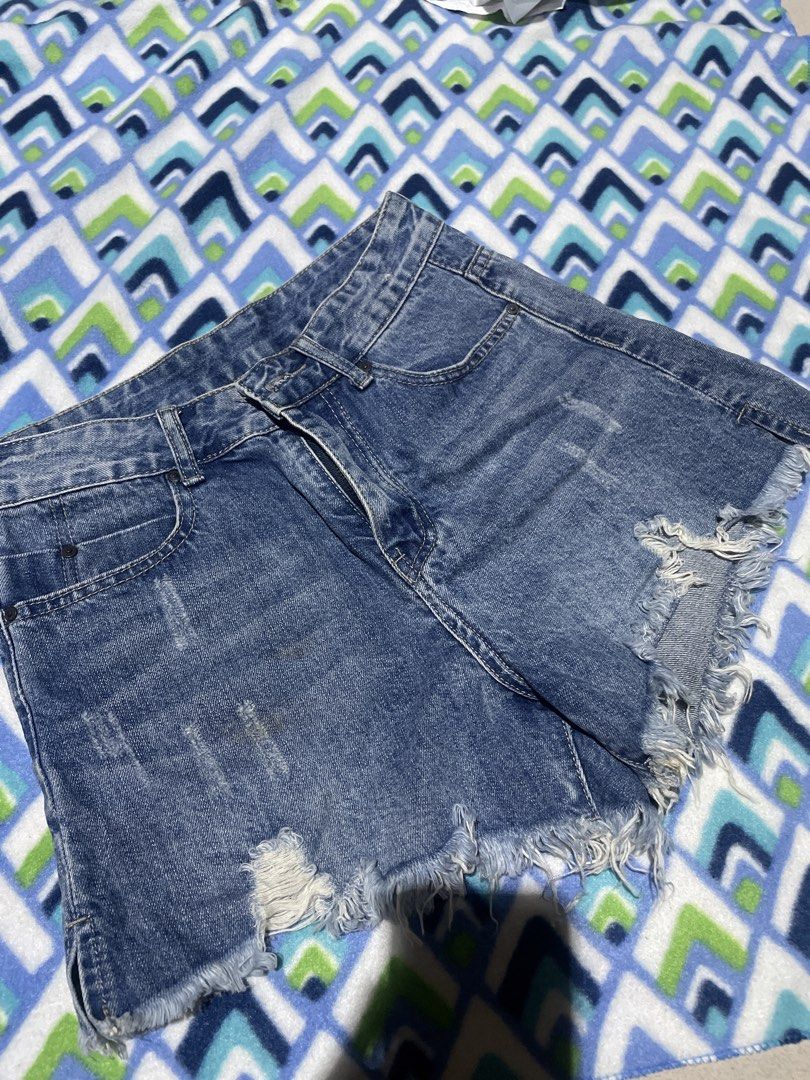 Distressed Denim Shorts Raw Hem Size 28 (Category: Shorts) located in Manila. Submitted by sapsari (Listing ID 1469301092, Image 1). Description: - Style: Blue denim shorts, not stretchable. - Size: Tagged Size 28 (fits 165/72A) - flaw: small stain see last pic.